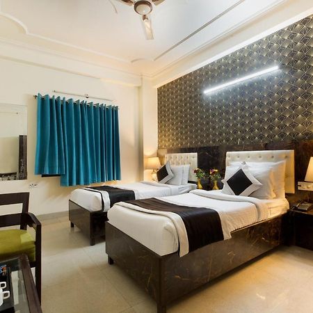The Alpino Hotel New Delhi Bagian luar foto