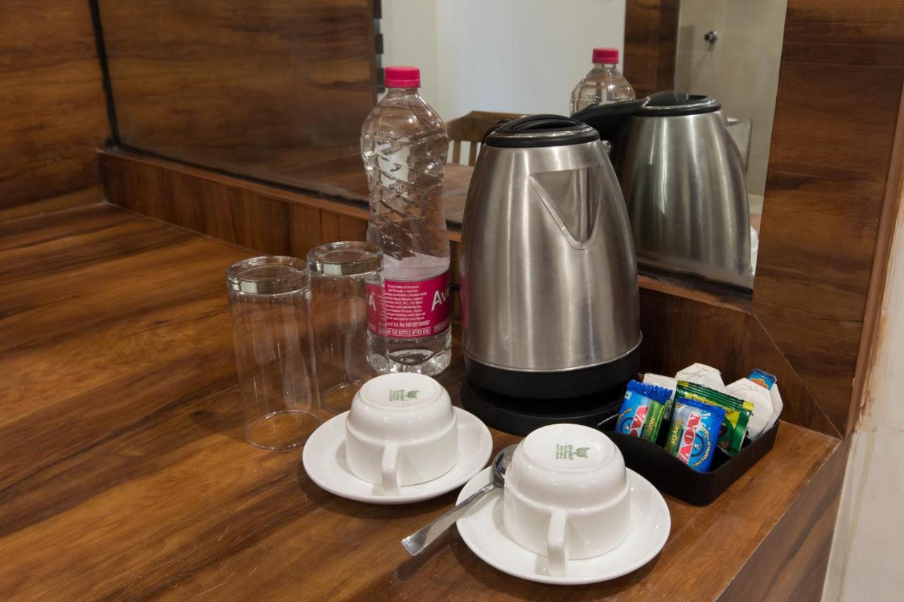 The Alpino Hotel New Delhi Bagian luar foto