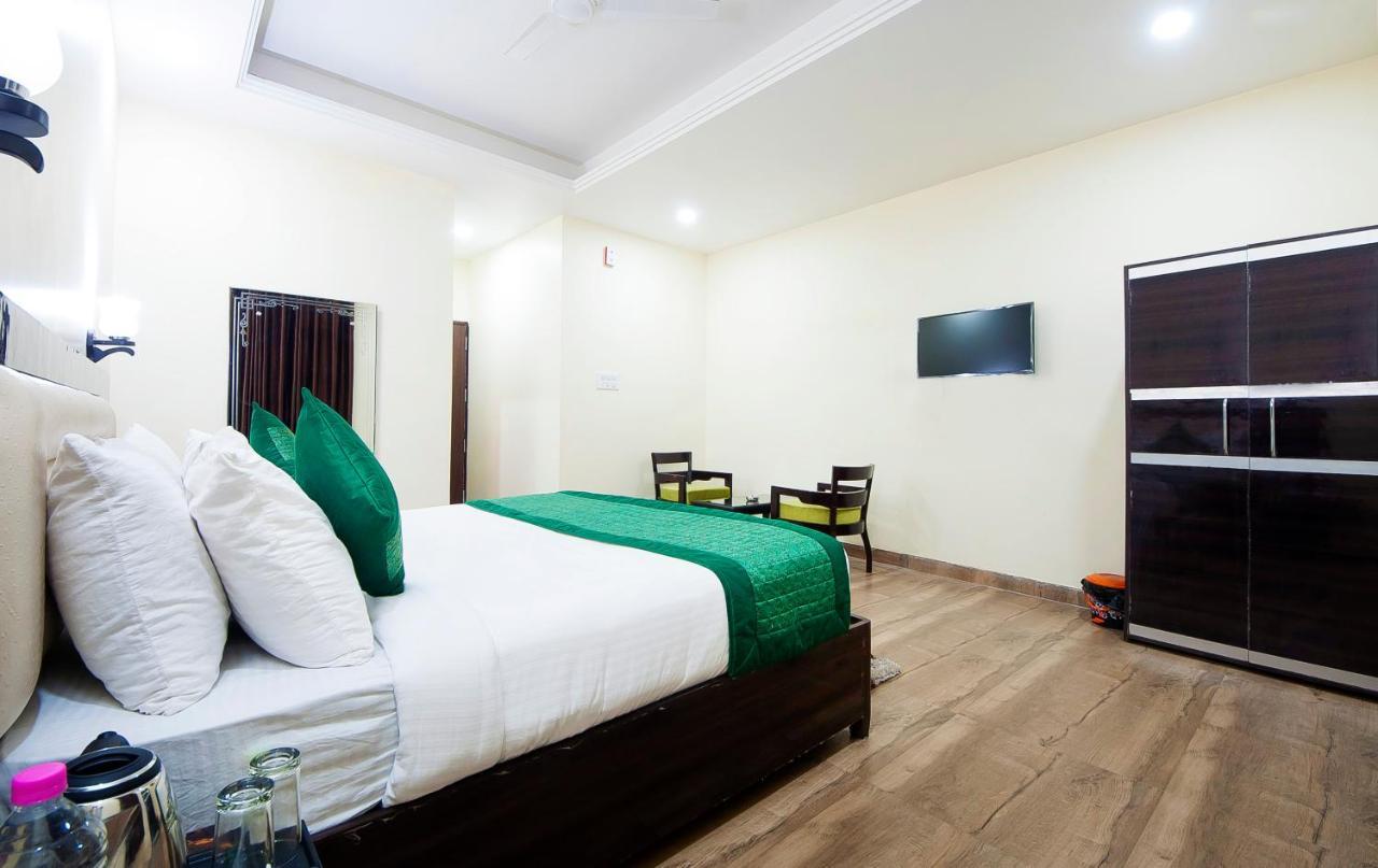 The Alpino Hotel New Delhi Bagian luar foto