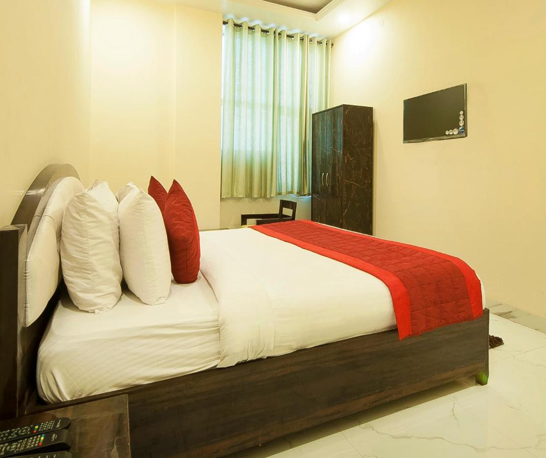 The Alpino Hotel New Delhi Bagian luar foto