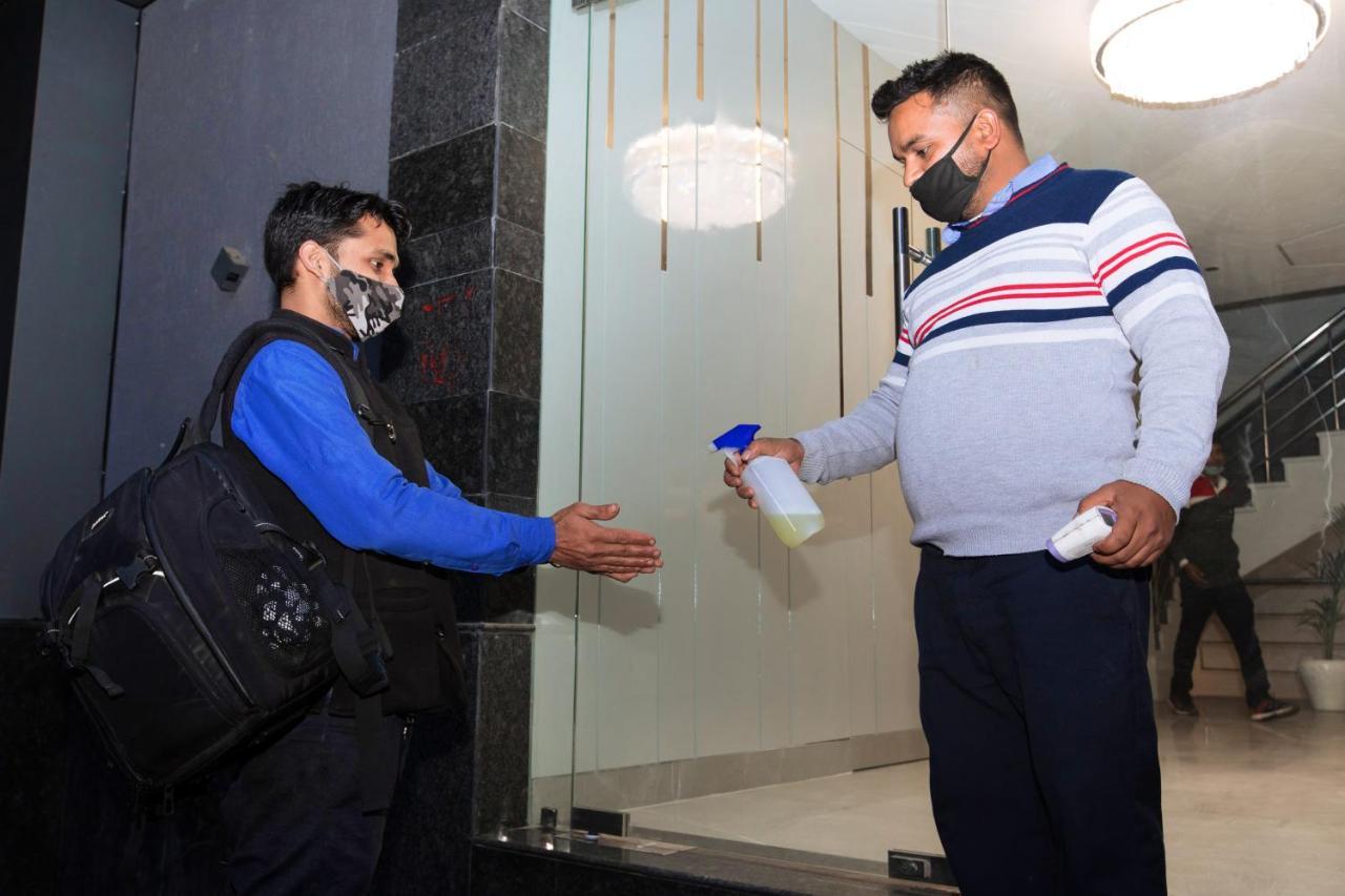 The Alpino Hotel New Delhi Bagian luar foto