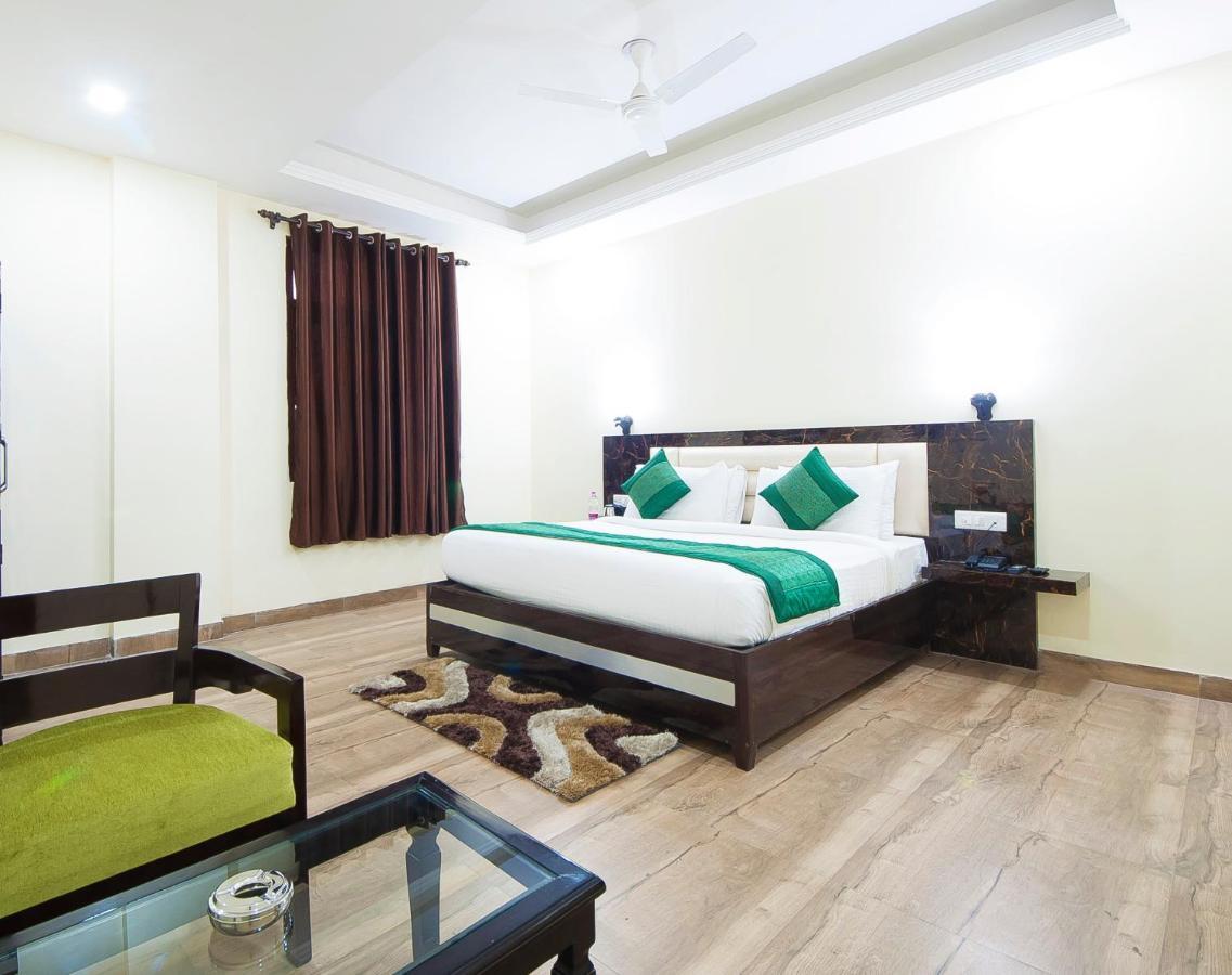 The Alpino Hotel New Delhi Bagian luar foto