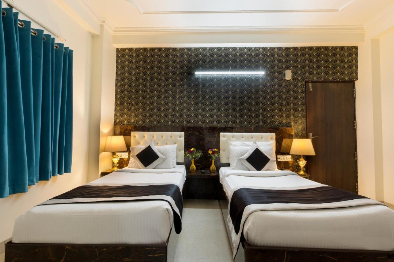 The Alpino Hotel New Delhi Bagian luar foto