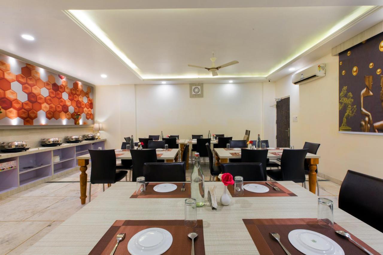 The Alpino Hotel New Delhi Bagian luar foto