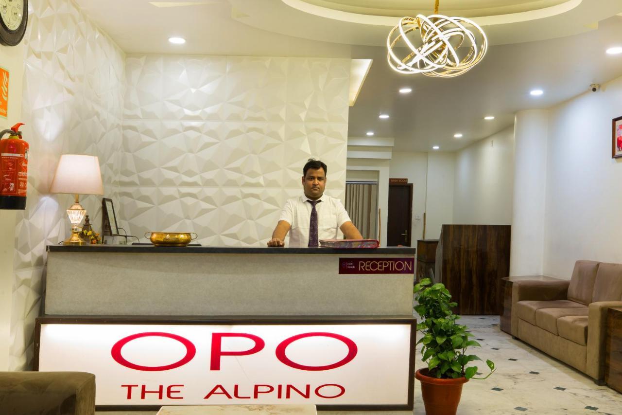 The Alpino Hotel New Delhi Bagian luar foto