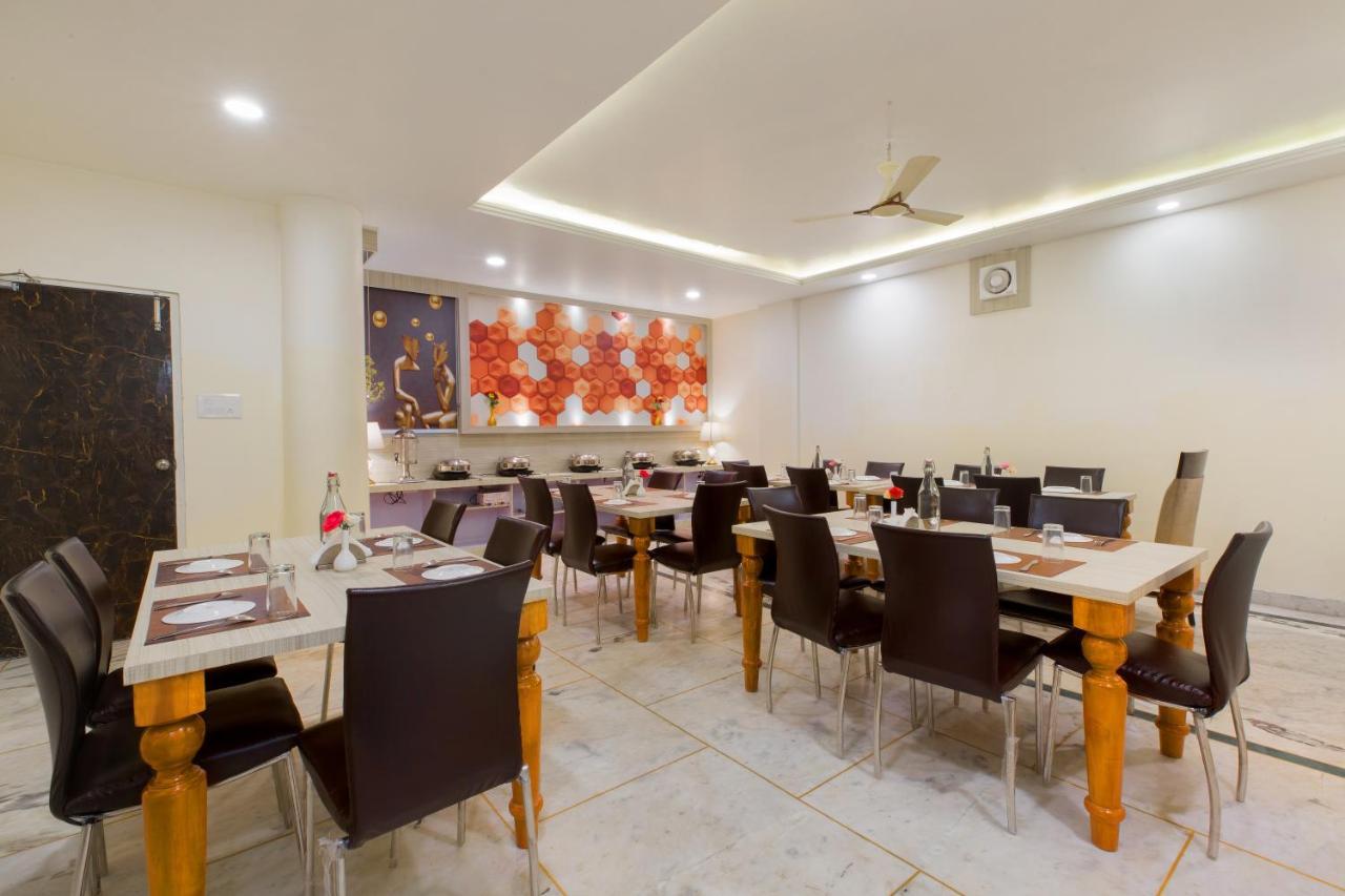 The Alpino Hotel New Delhi Bagian luar foto