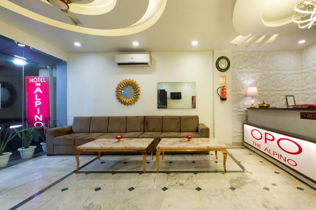 The Alpino Hotel New Delhi Bagian luar foto