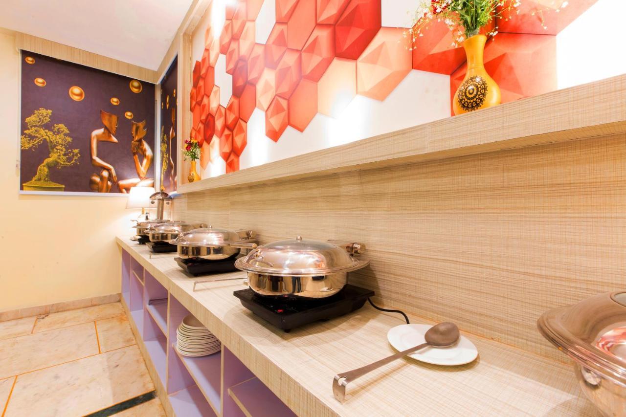The Alpino Hotel New Delhi Bagian luar foto