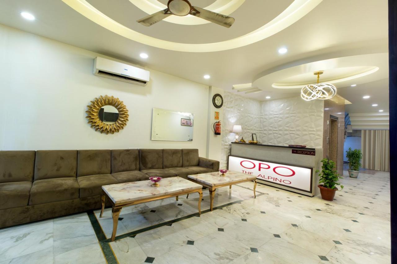 The Alpino Hotel New Delhi Bagian luar foto