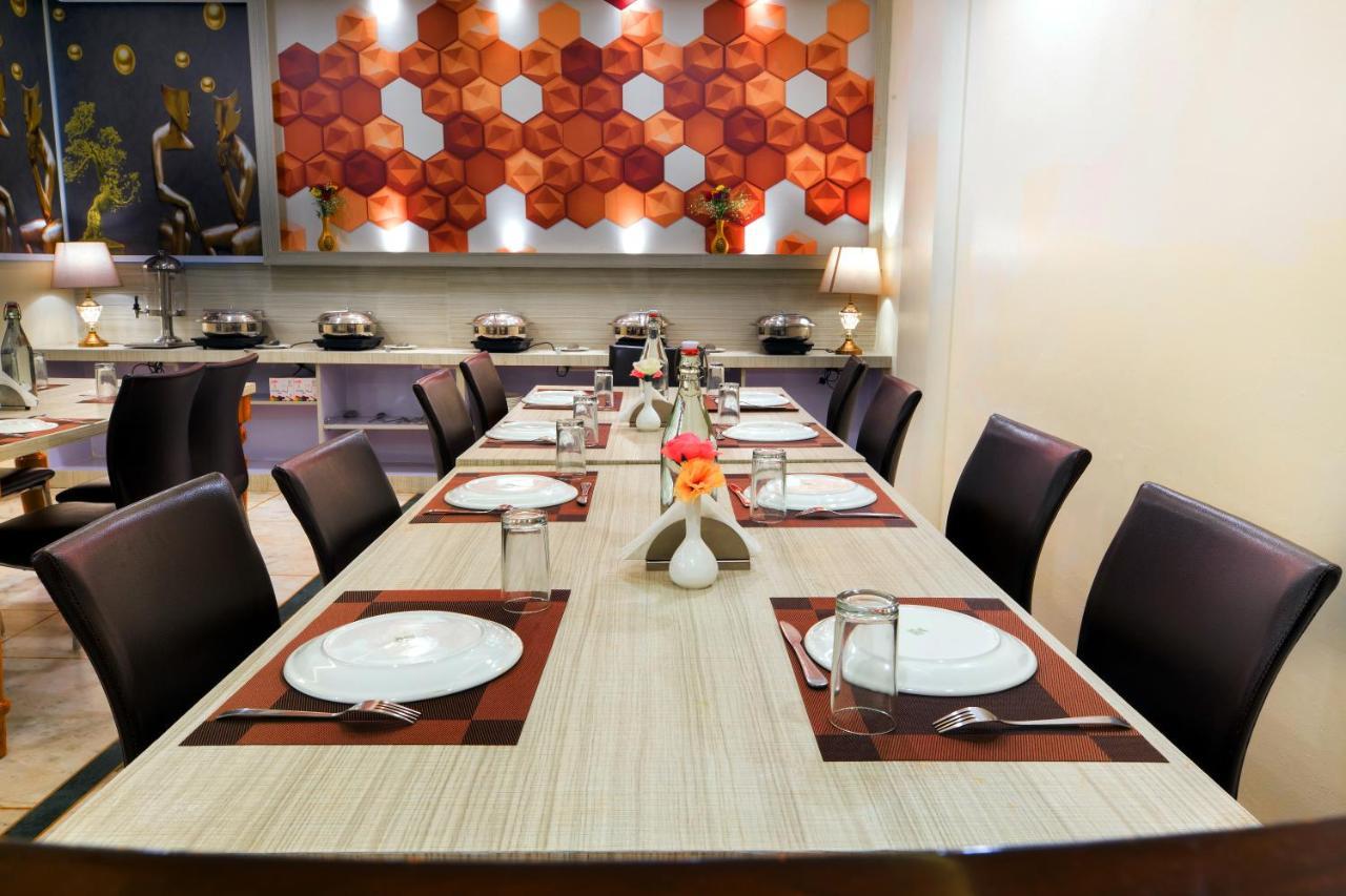 The Alpino Hotel New Delhi Bagian luar foto