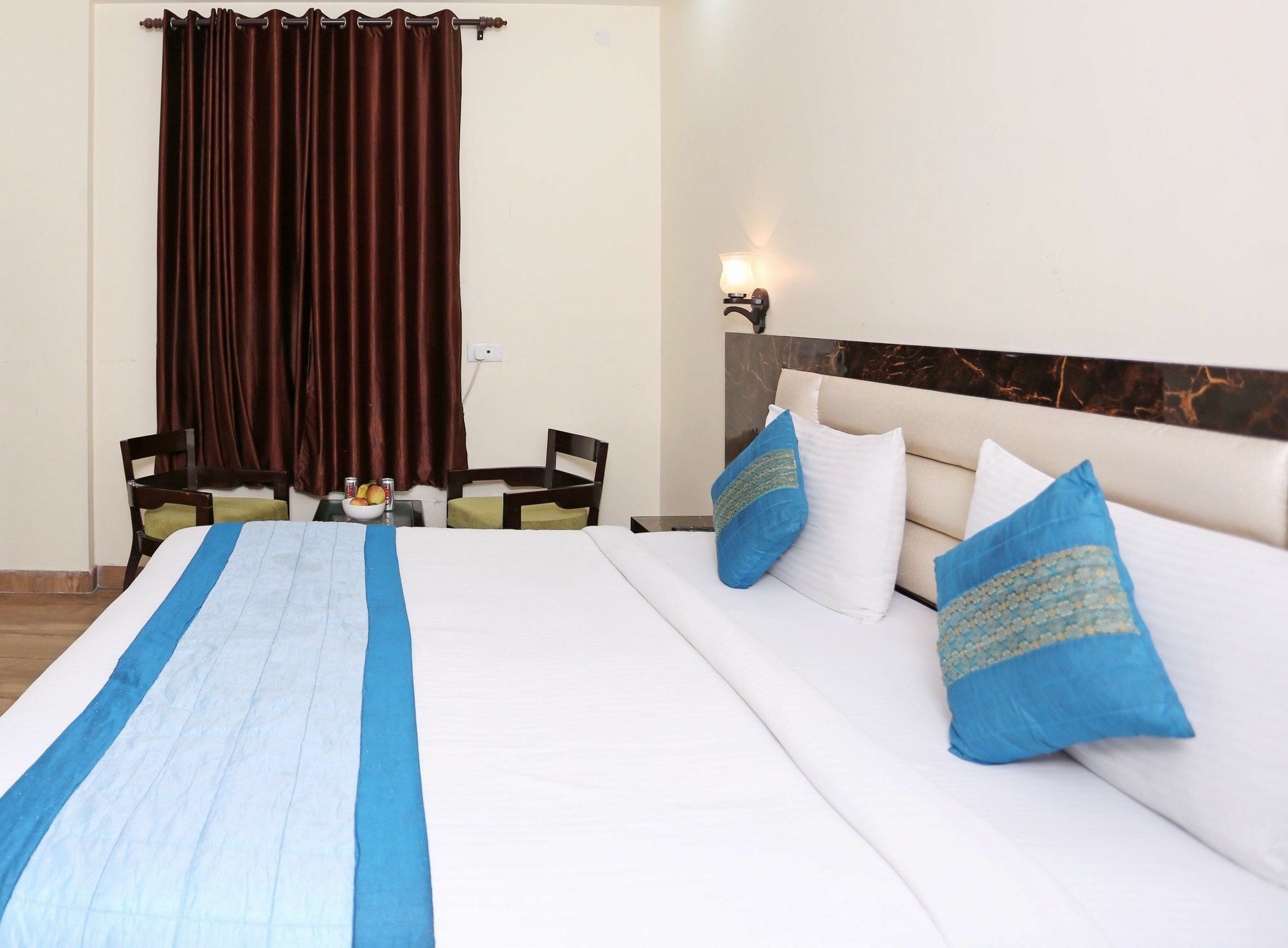 The Alpino Hotel New Delhi Bagian luar foto