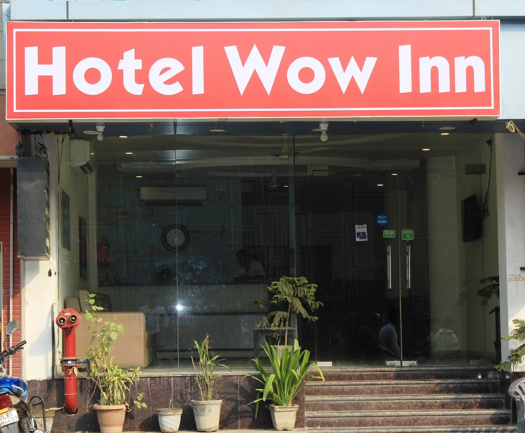The Alpino Hotel New Delhi Bagian luar foto