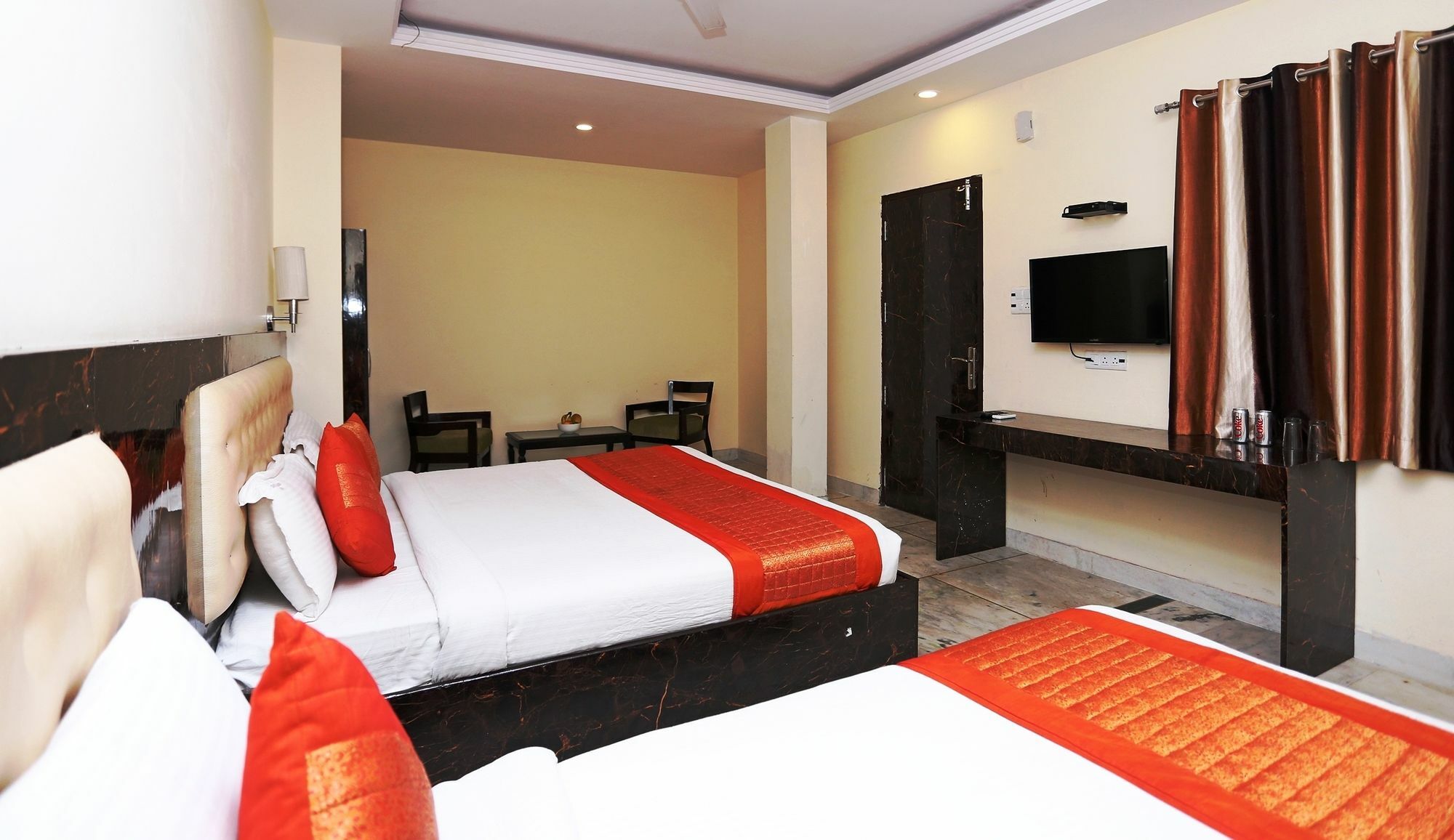 The Alpino Hotel New Delhi Bagian luar foto