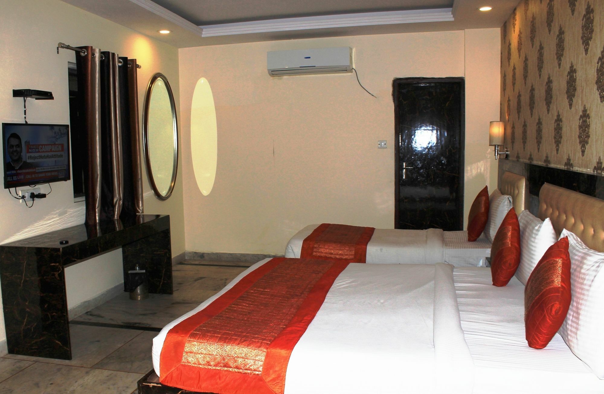 The Alpino Hotel New Delhi Bagian luar foto